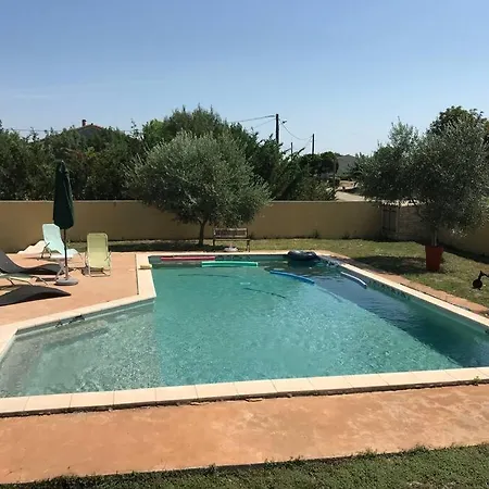 Loue Dans Avec Piscine Terrasse Saint-Theodorit