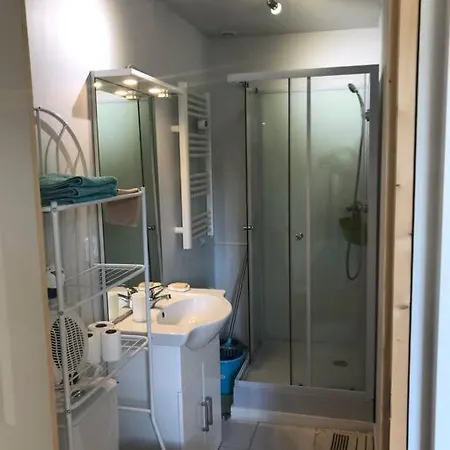 Apartamento Loue Dans Avec Piscine Terrasse Saint-Theodorit