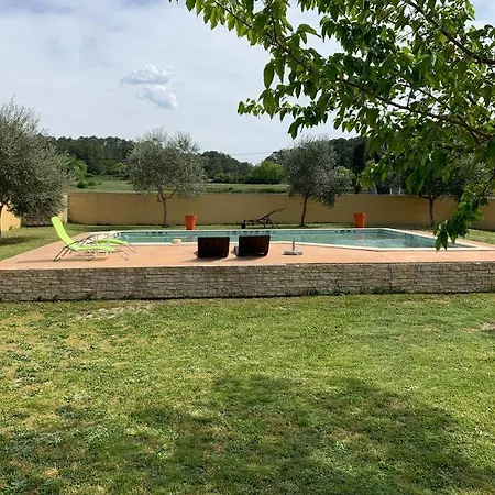 Apartamento Loue Dans Avec Piscine Terrasse Saint-Theodorit